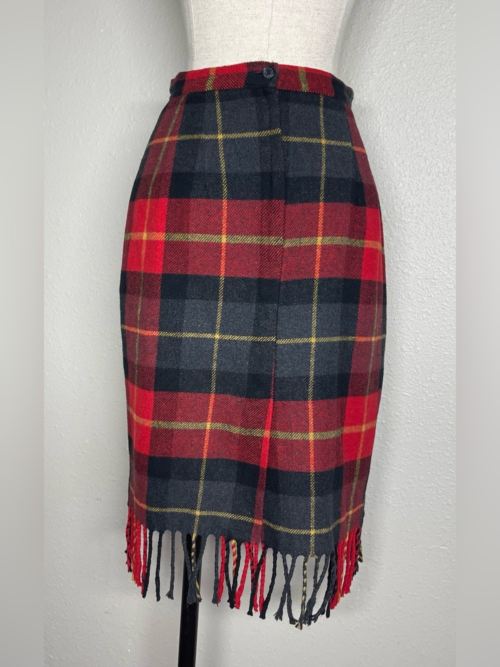 Vintage Intriguing Threads Plaid Fringe Pencil Skirt Red Black Wool Blend 10
